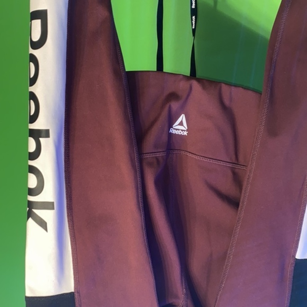 Ladies Reebok Yoga athletic pants Logo on leg block pattern color size Medium